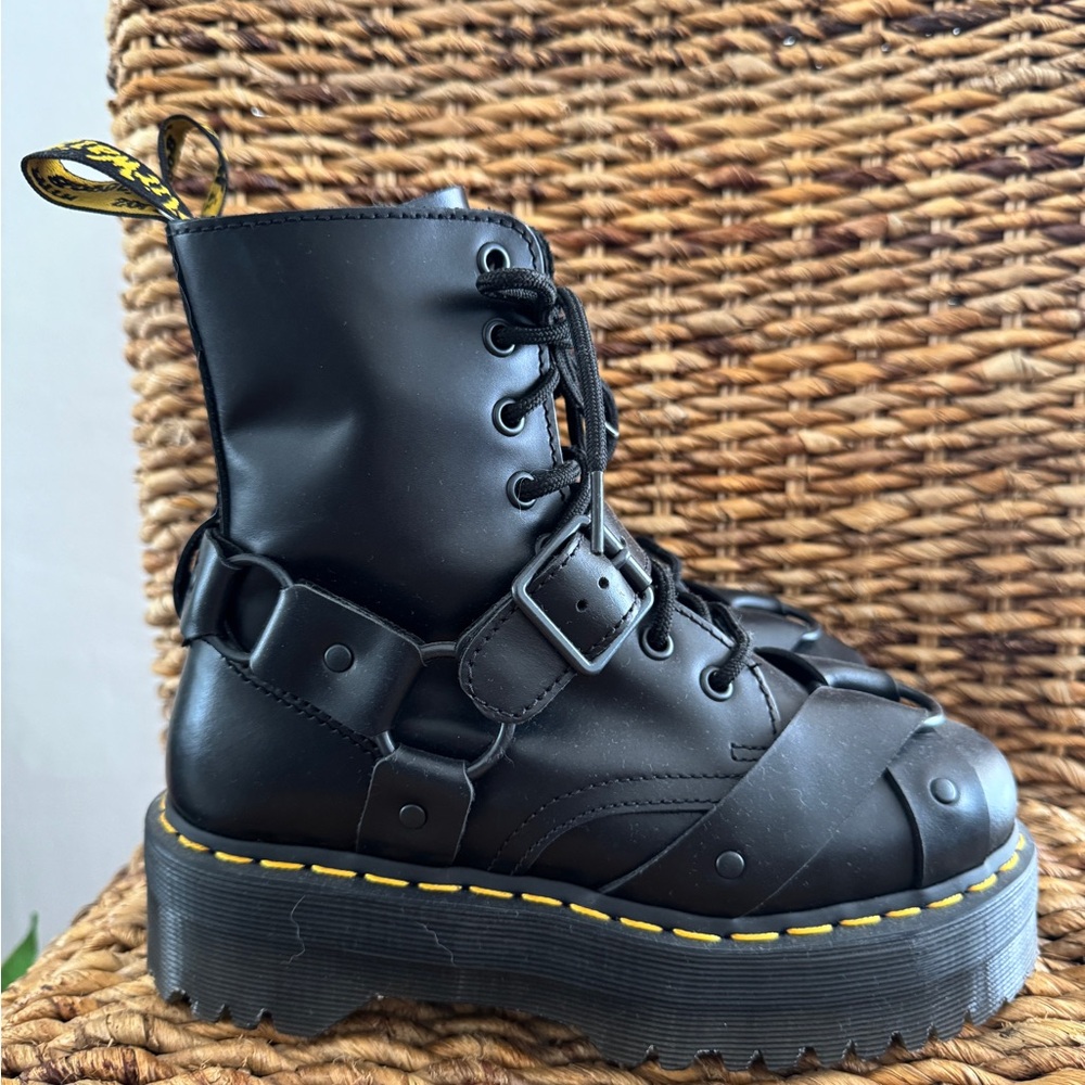 Dr. Martens Jadon harness
